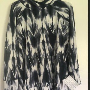 Lularoe L Amber Tie Dye Blue Hacci Sweater NWT